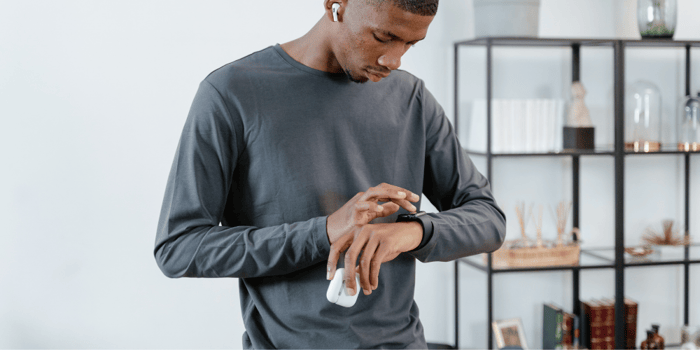 Hoe maak je een smartwatch schoon?